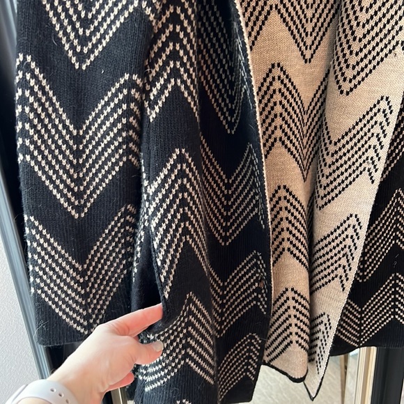 Gio&Gio sweater jacket | black and Tan | size: Small | collar and buttons up - Picture 4 of 9